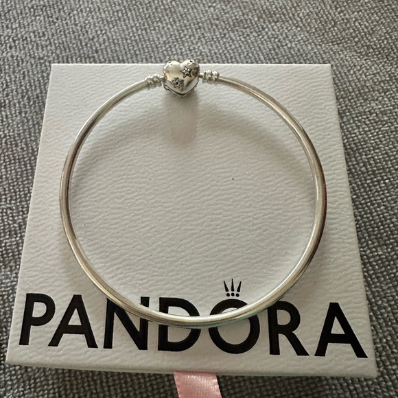 New 100% Authentic PANDORA 925 Silver Celestial Heart Bangle Bracelet - Picture 4 of 9